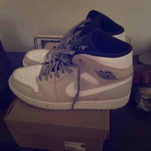 Air Jordan’s rarely worn. Great shape like new!